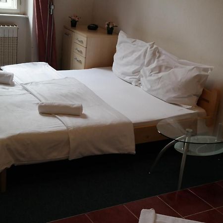 Hotel Praha Club Bed & Breakfast ภายนอก รูปภาพ