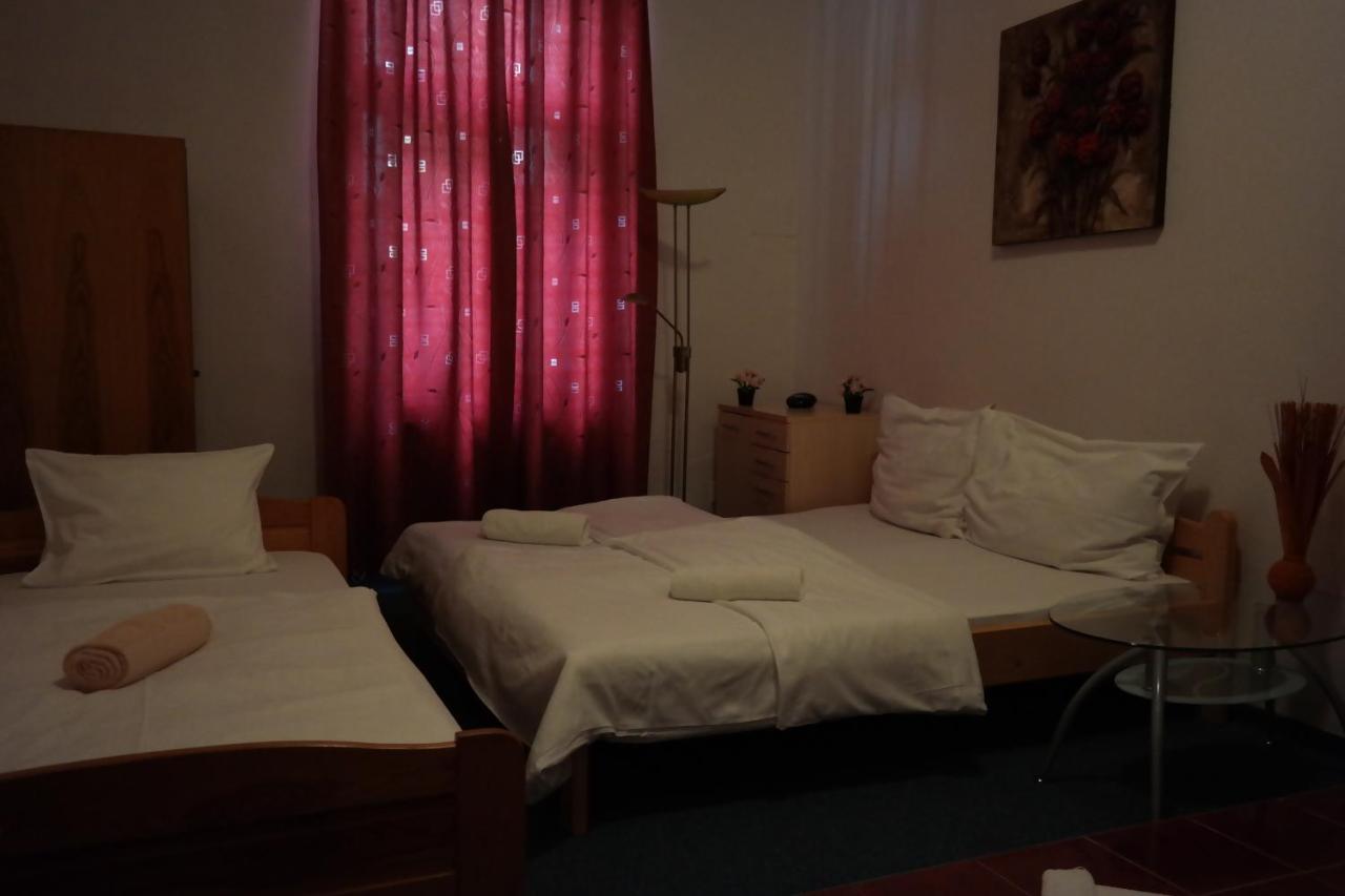 Hotel Praha Club Bed & Breakfast ภายนอก รูปภาพ