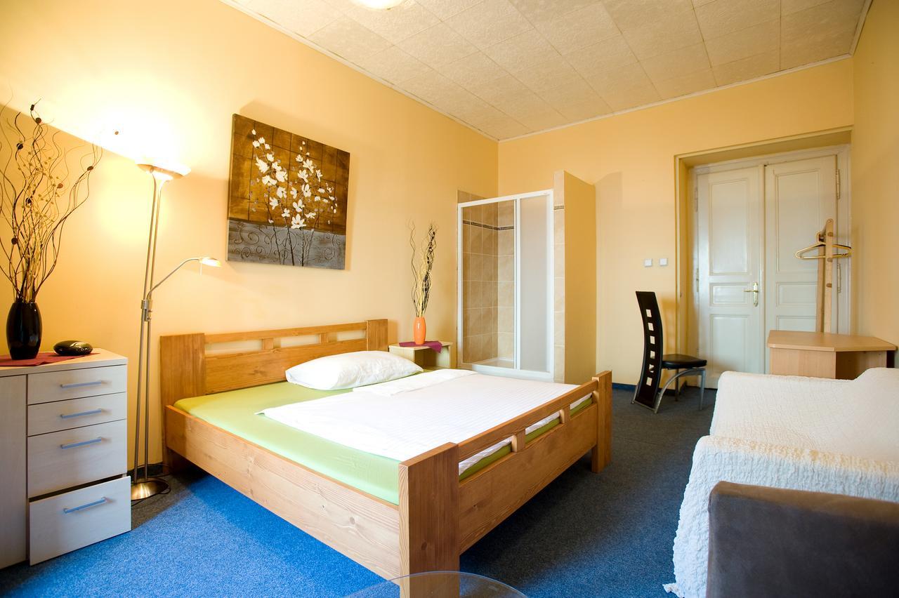 Hotel Praha Club Bed & Breakfast ภายนอก รูปภาพ