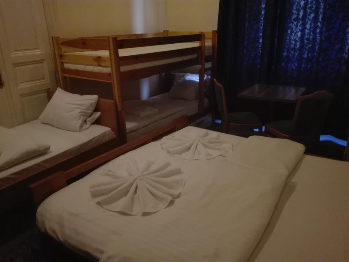 Hotel Praha Club Bed & Breakfast ภายนอก รูปภาพ