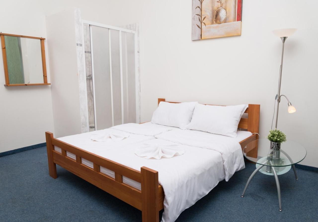 Hotel Praha Club Bed & Breakfast ภายนอก รูปภาพ