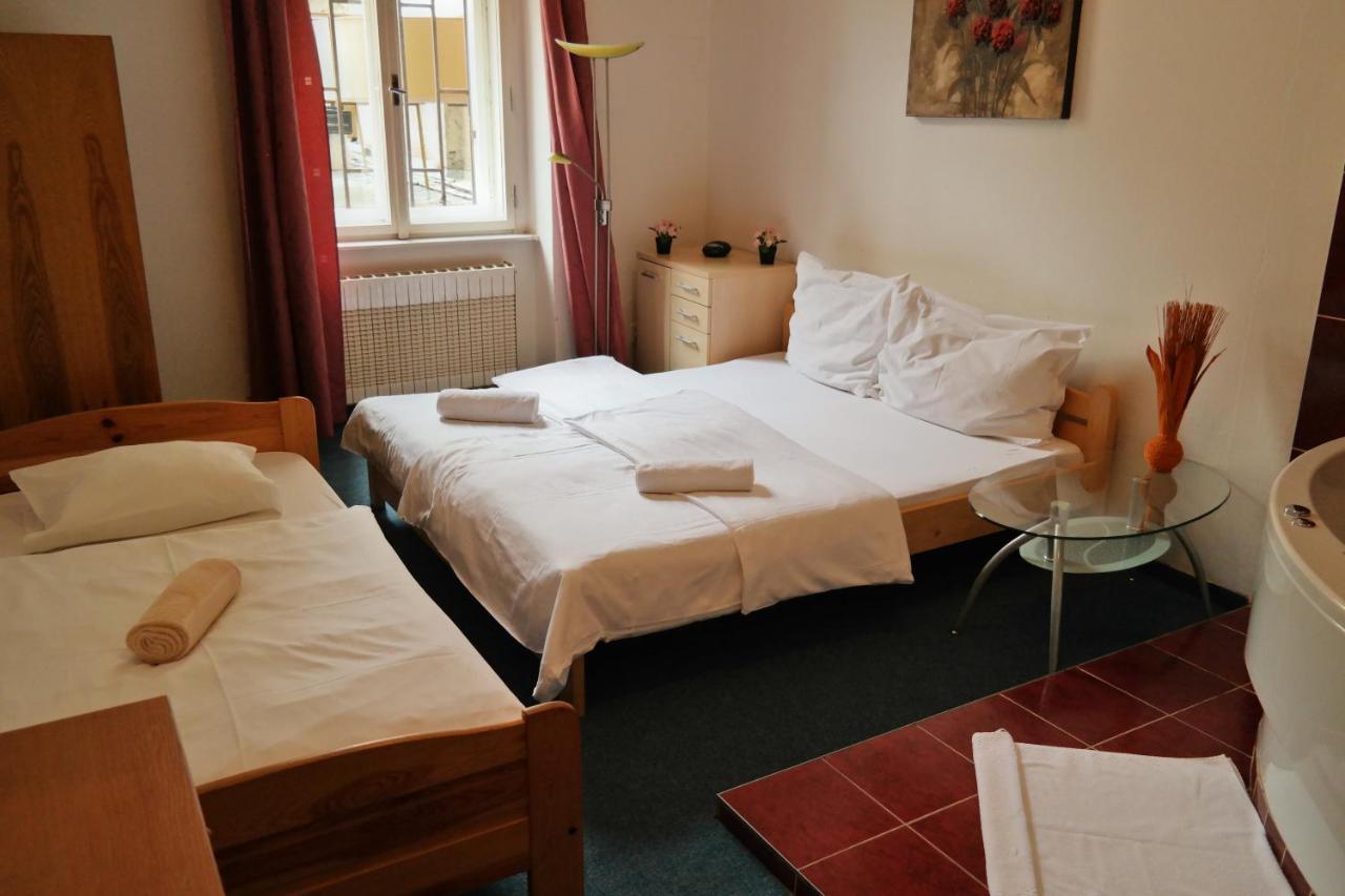 Hotel Praha Club Bed & Breakfast ภายนอก รูปภาพ