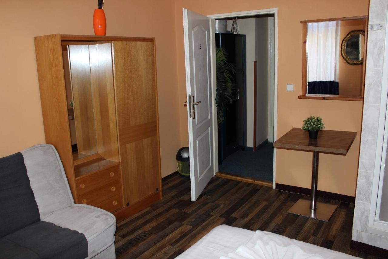 Hotel Praha Club Bed & Breakfast ภายนอก รูปภาพ